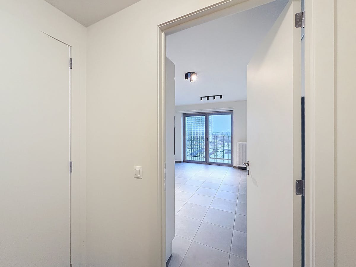 Modern one bedroom apartment on the trendy Dok Noord - photo 2