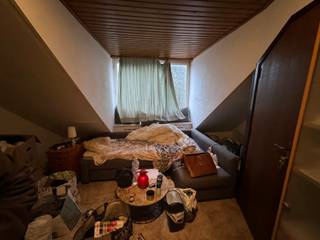 Immo Pické biedt U deze gunstig gelegen studio (in centrum van Lembeek) op de tweede verdieping aan bestaande uit een woonkamer, een keuken,...
