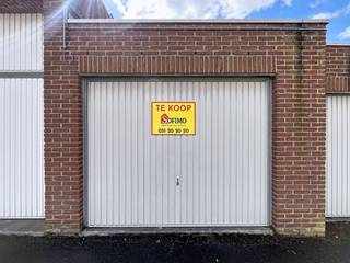 <p><span>Centraal gelegen garage te Roeselare</span></p><p><span>Garagebox met elektrische poort, voorzien van verlichting en elektriciteit.</span></p><p><span>Vanafprijs: 25.000 euro</span></p>