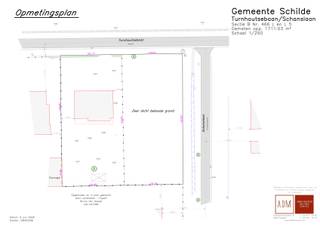 Deze projectgrond van ca. 1.760 m² heeft een uitstekende commerciële ligging met een hoge visibiliteit, <br /><br />De totaliteit bestaat uit 2 kadastrale percelen waarvan 1 perceel bebouwd is met een nog te slopen woning.<br /><br />Kenmerken<br />- Totale perceelbreedte: 40 m.<br />- Diepte perceel: 40 m.<br /><br />Meerdere vormen van wonen en/of handel zijn hier mogelijk op de totaliteit:<br />- 4 half open bebouwingen (2 per perceel)<br />- 1 vrijstaande woning per perceel<br />- Kantoren - diensten - vrije beroepen (referentie: kantoren Argenta/Meesters)<br /><br />Niet toegelaten: meergezinswoningen<br />Meer informatie te verkrijgen op kantoor.<br />EPC woning: label F - UC 3962573<br />Gv-Wg-Gvv-Gvkr-Gmo-Gworg