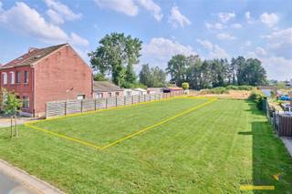 <p><span>Bouwgrond voor halfopen bebouwing van 947m². </span></p><p><span>De straatbreedte is 10,75m</span></p><p><span> </span></p><p><span>Op wandelafstand van scholen en supermarkten!</span></p><p><span> </span></p><p><span>Bestuursmaatregelen in het maatregelenregister: nee</span><span> </span></p><p><span> </span></p>