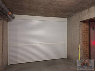 Ruime garagebox in afgesloten ondergronds garagecomplex van residentie Santhooft A. Zonder elektriciteit. 