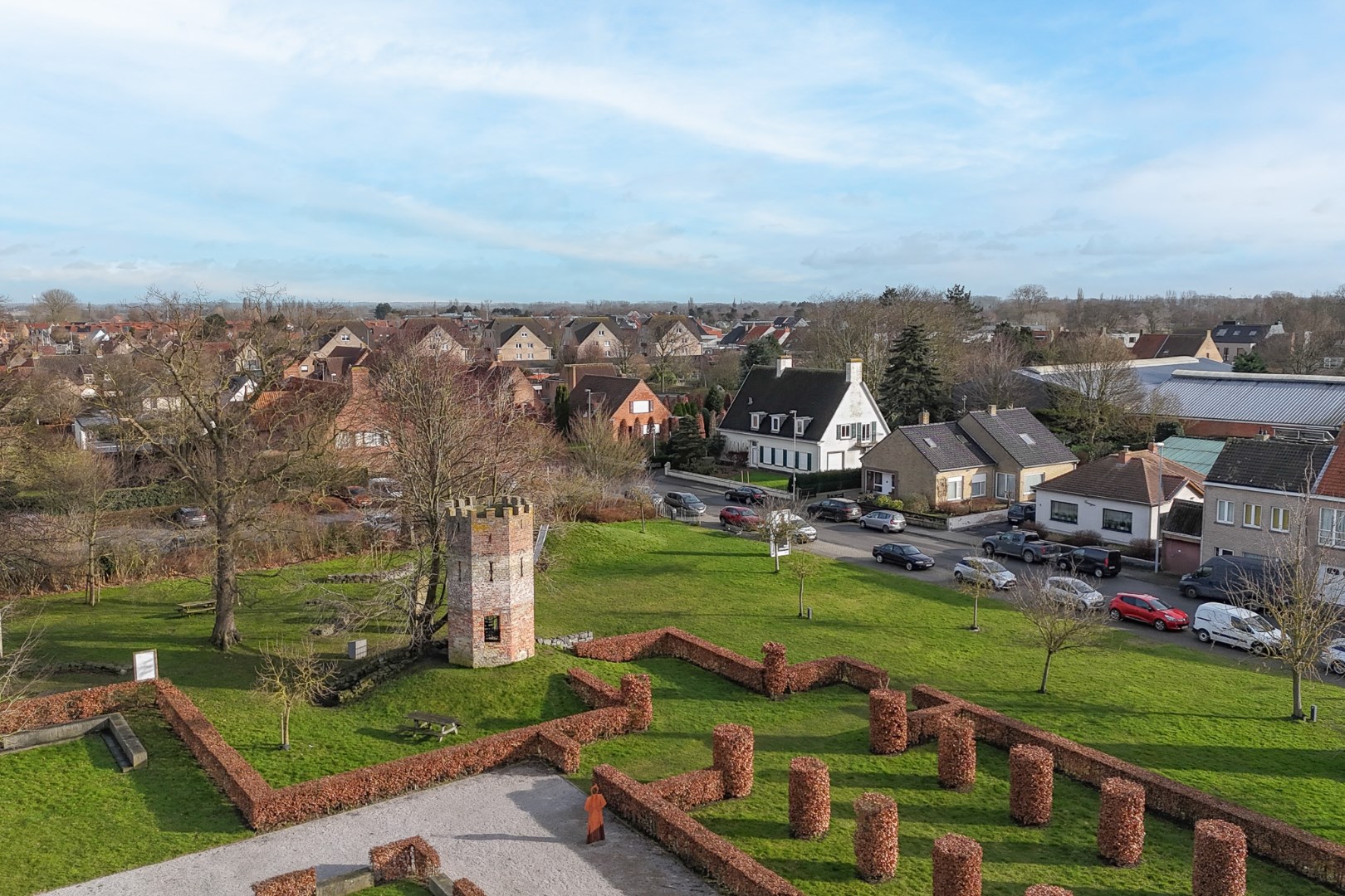 Statige villa uit de jaren ‘65 met zuidgerichte tuin in hartje Oudenburg. - foto 2