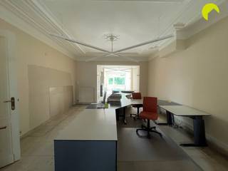 Bureau au rez-de-chaussée d'une maison de ville à Anvers Sud !Le bureau est situé dans un quartier dynamique d'Anvers Sud. Cet espace de bureau est...