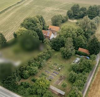 Gelegen op een discrete en private locatie in Nieuwkerke én met vlotte verbinding naar Poperinge, Ieper, Kortrijk of Rijsel, biedt dit...