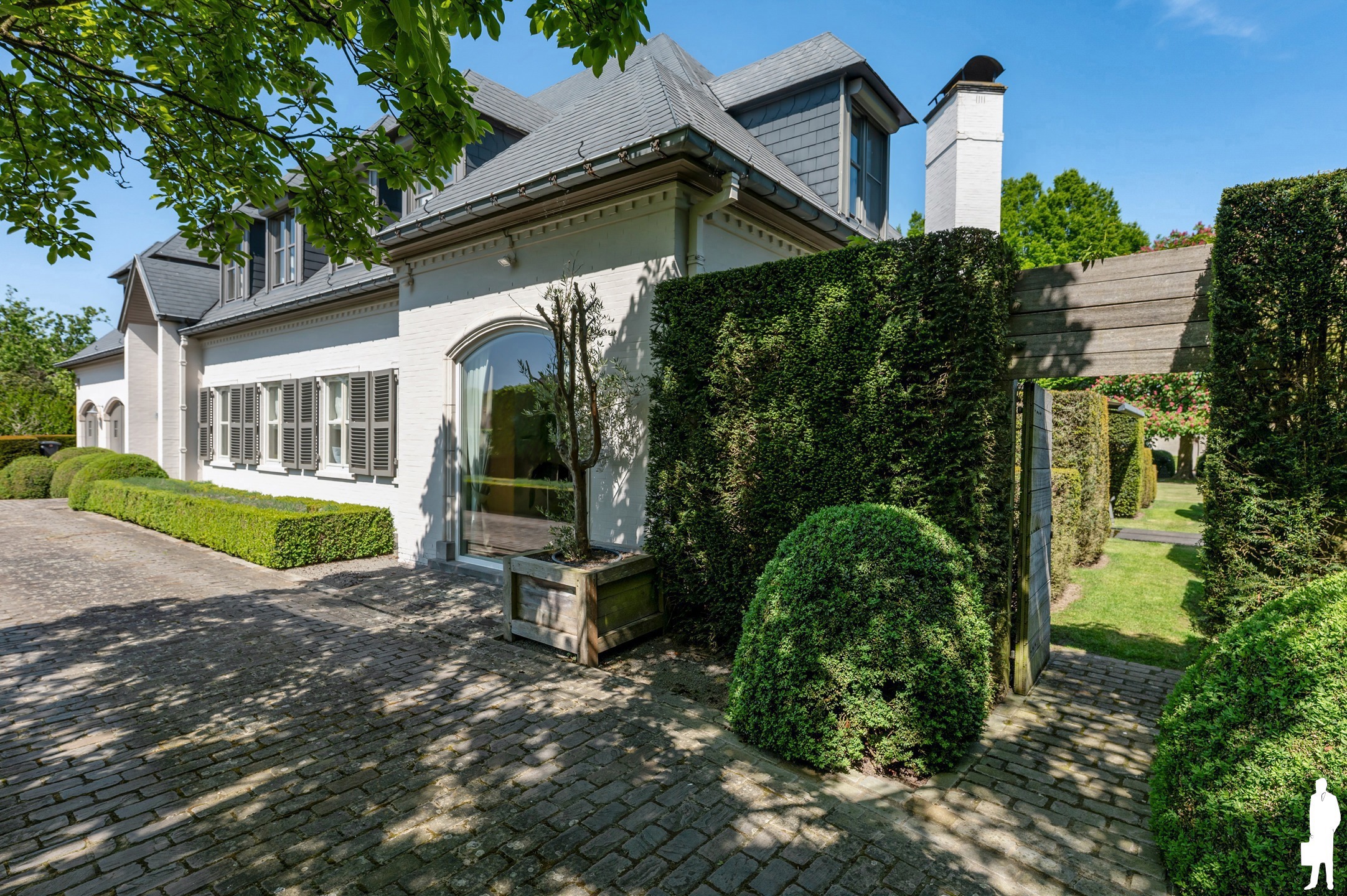 Villa met zwembad, vijver, polyval. ruimte + garage. - foto 4
