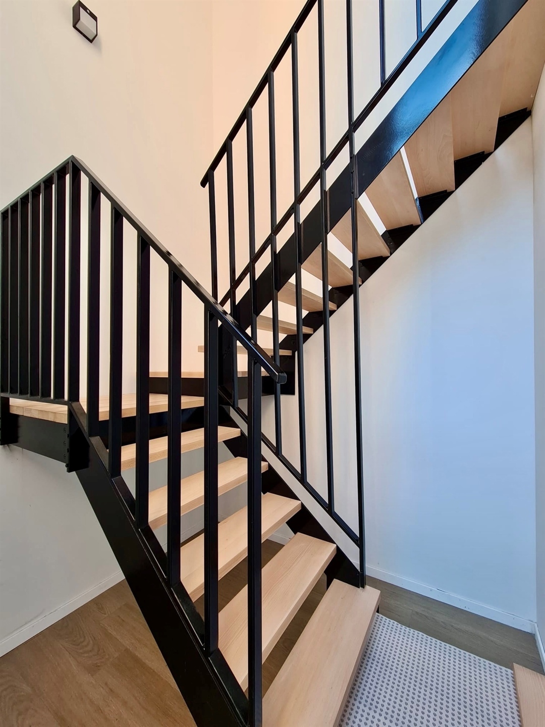 KWALITATIEF GERENOVEERD APPARTEMENT met 3 slaapkamers. - foto 2