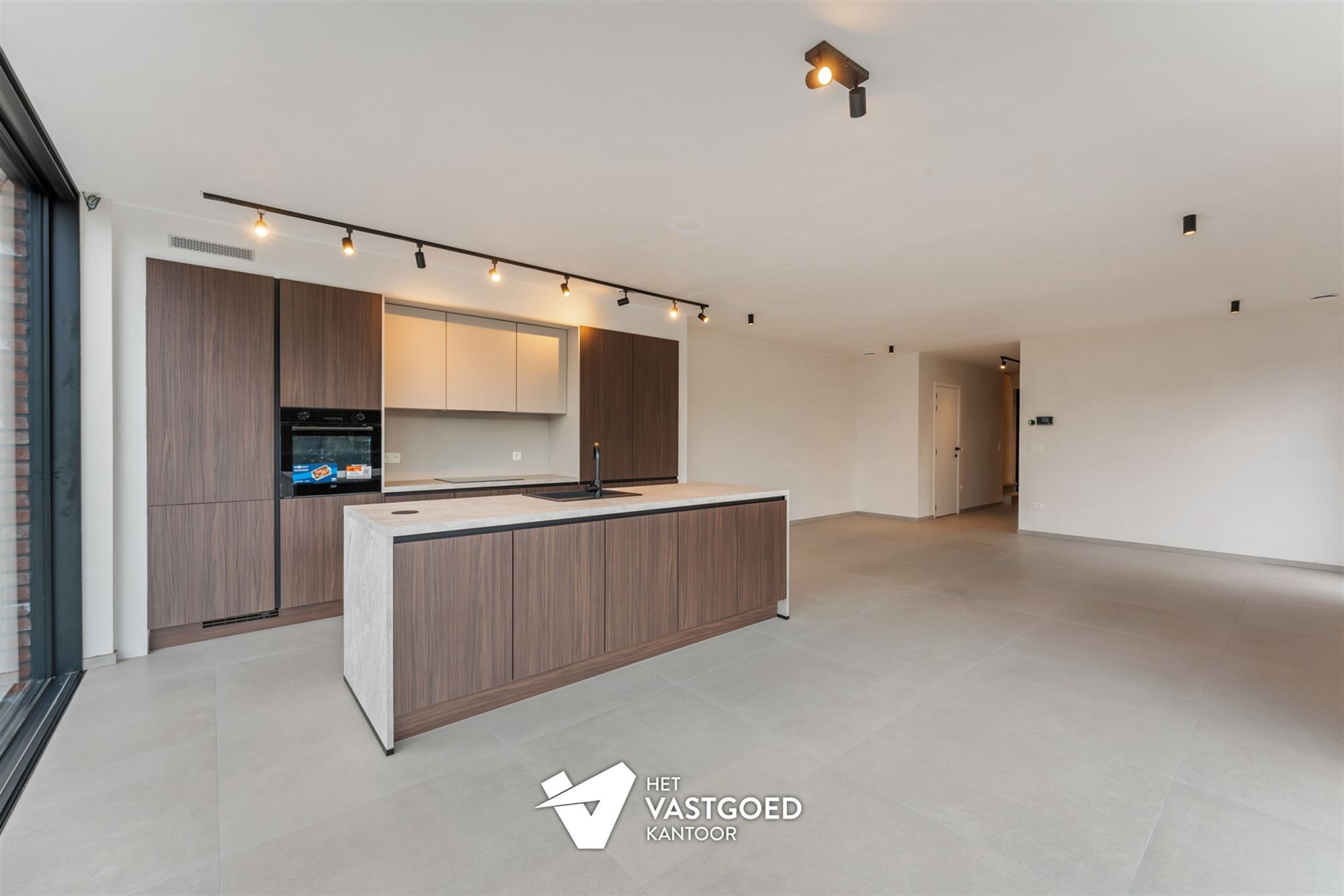 VOLLEDIG AFGEWERKTE NIEUWBOUWWONING OP CENTRALE LIGGING TE BERINGEN - foto 4