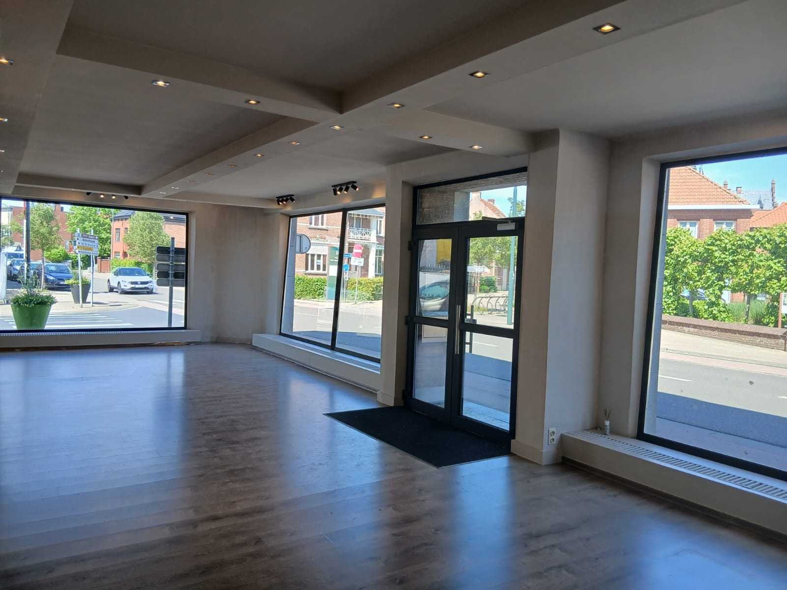 Commercieel hoekpand met veel lichtinval en een oppervlakte van 115m². - foto 3