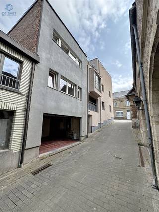 GARAGE VOOR 2 WAGENS MET OPSLAGRUIMTE TE HUUR CENTRUM GERAARDSBERGEN. Bereikbaar via de Lorreinestraat komt u binnen via de sectionaalpoort. Deze...