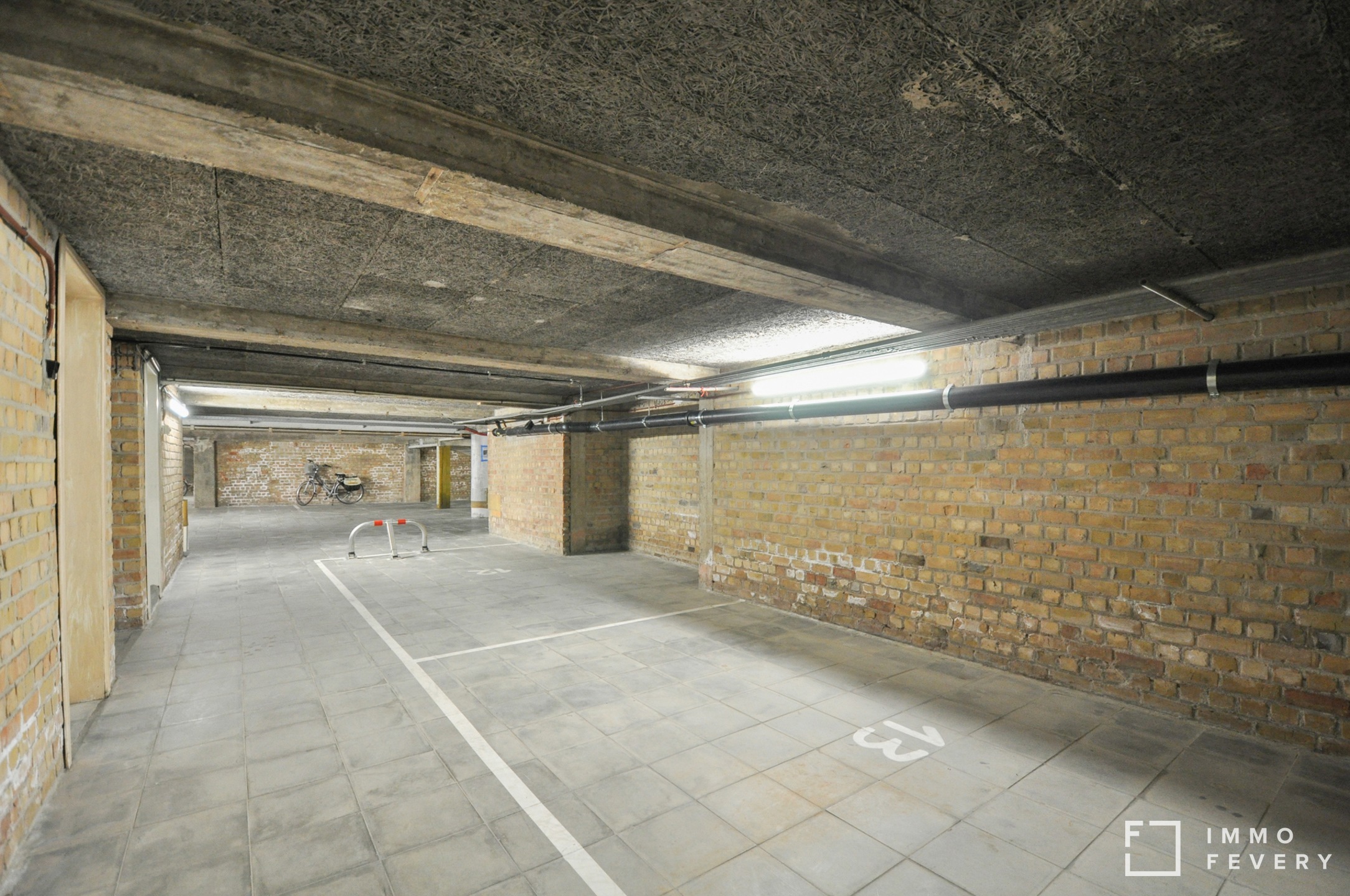 Dubbele autostaanplaats te koop in het centrum van Knokke. - foto 2