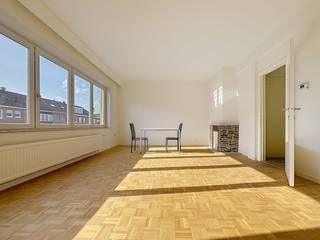 Dit unieke en zopas opgefrist appartement is gelegen in de rustige Rozenlaan te Strombeek-Bever en combineert modern wooncomfort met een...