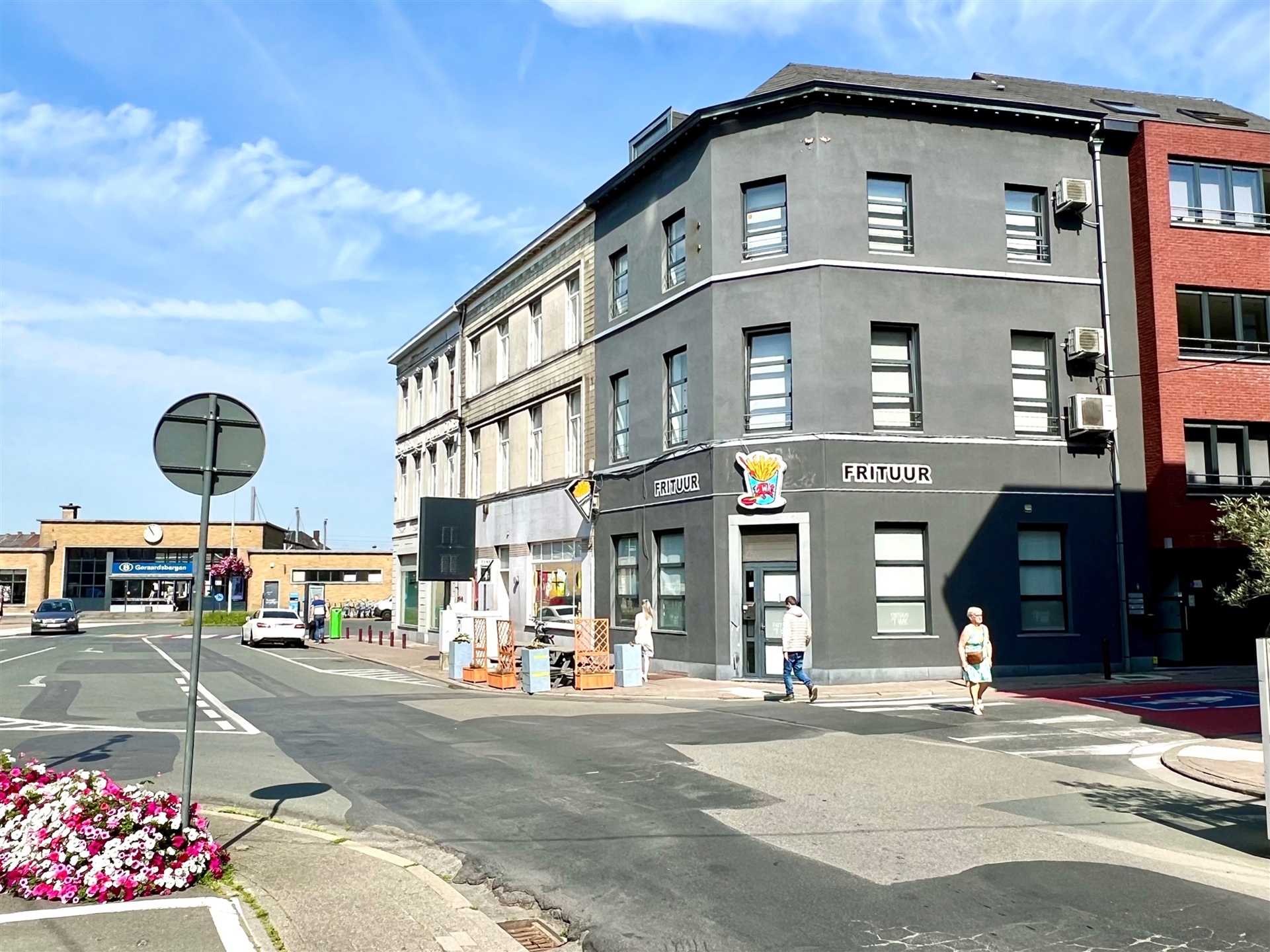 Aan het STATION gelegen recente OPBRENGSTEIGENDOM! - foto 3