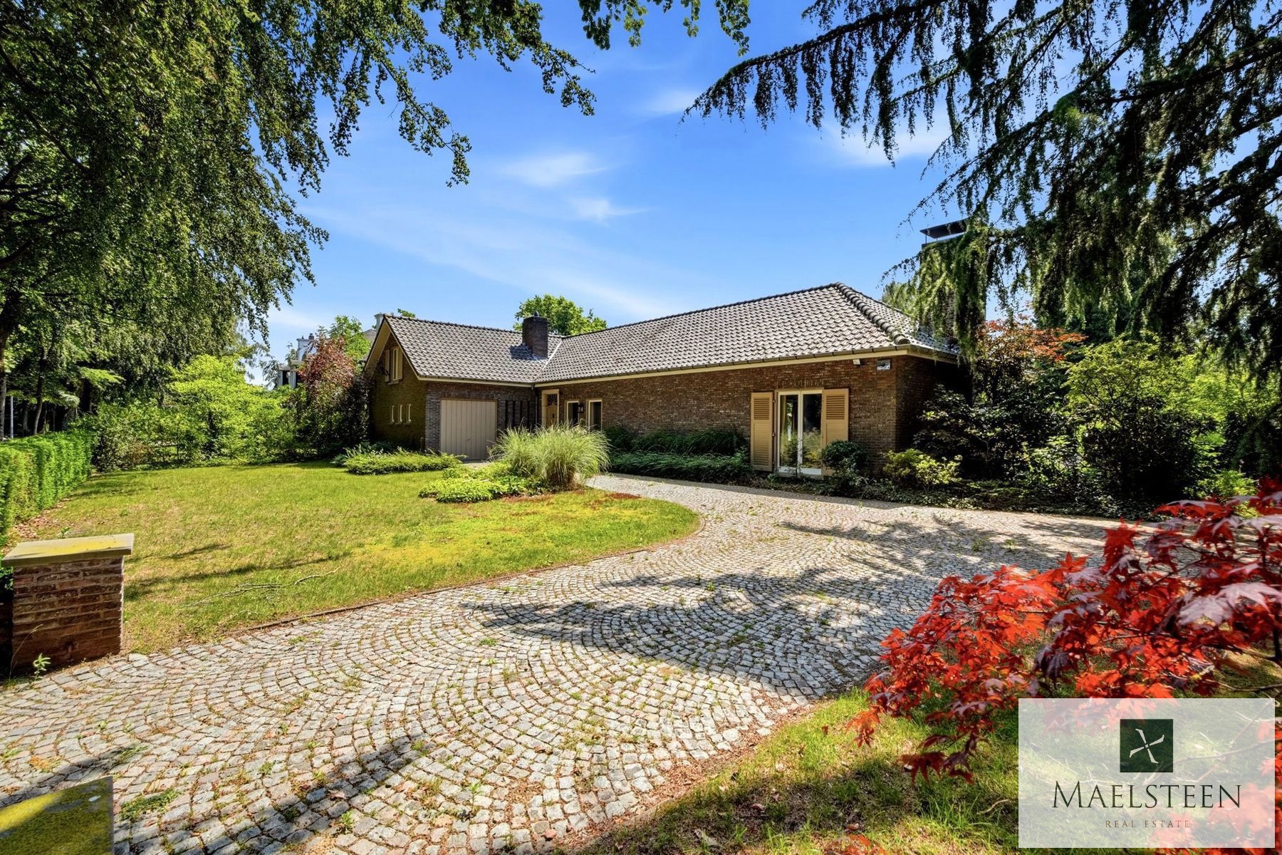Villa op zeer gegeerde ligging te Sint-Andries (1.710 m²) - foto 1