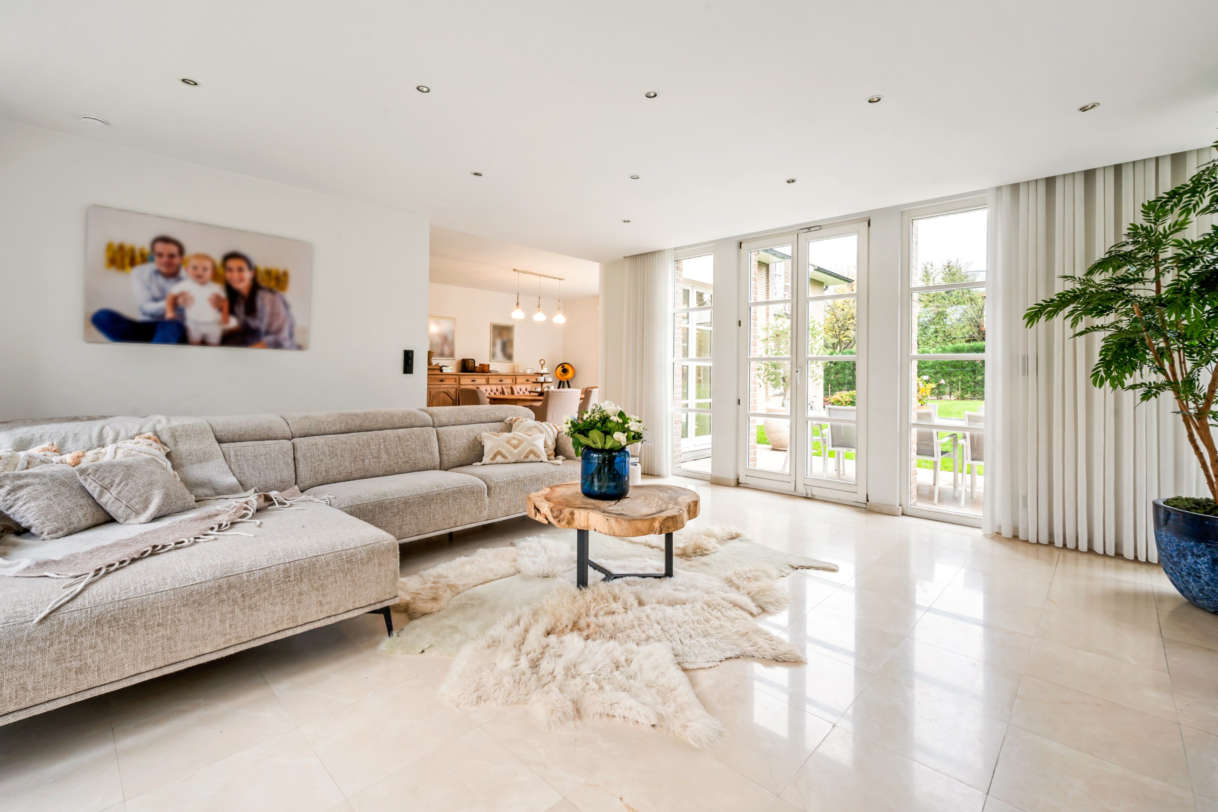 Beautiful timeless villa with a generous garden - photo 5