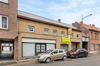 Ben je op zoek naar een ruim handelspand met aparte woonst en tal van invulmogelijkheden? Dit veelzijdige pand in het hart van Vrasene biedt...