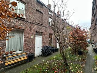 PLAN UW BEZOEK IN VIA ONZE WEBSITE: WWW.IMMOBOSS.BEDit leuk instapklaar beluikhuisje is gelegen in een cité van 21 identieke woningen met...