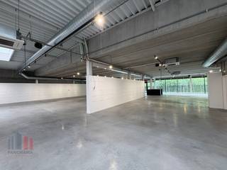 Gloednieuwe handels- of kantoorruimte met een oppervlakte van 768 m² te huur. Fantastisch gelegen langs de commerciële Antwerpsesteenweg op amper...