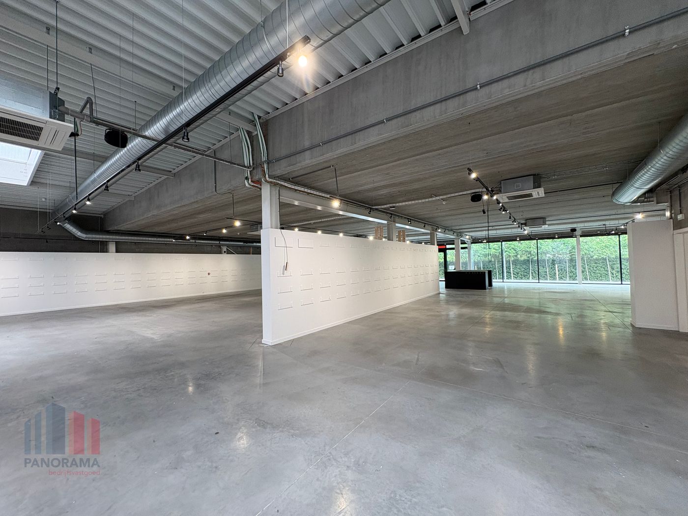 768 m² showroom/kantoor op absolute toplocatie nabij de R4 - foto 2