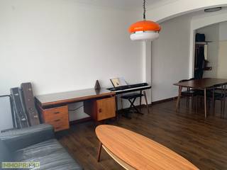 Super goed onderhouden appartement op de 5de verdieping midden gelegen aan de straatzijde op de Paardenmarkt 33 te 2000 Antwerpen.Bij het binnenkomen...