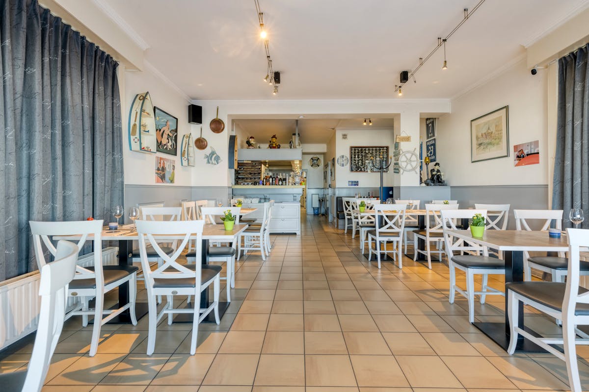 Instapklare horecazaak met terras op Zeedijk in Blankenberge - foto 5
