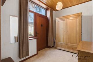 Bent u op zoek naar een woning met karakter én potentieel? Deze ruime halfopen bebouwing met charmante gevel biedt tal van mogelijkheden voor...