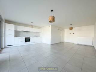 Te huur, energiezuinig, modern appartement in rustige omgeving te RonseOntdek dit moderne en energiezuinige appartement, gelegen in een rustige en...