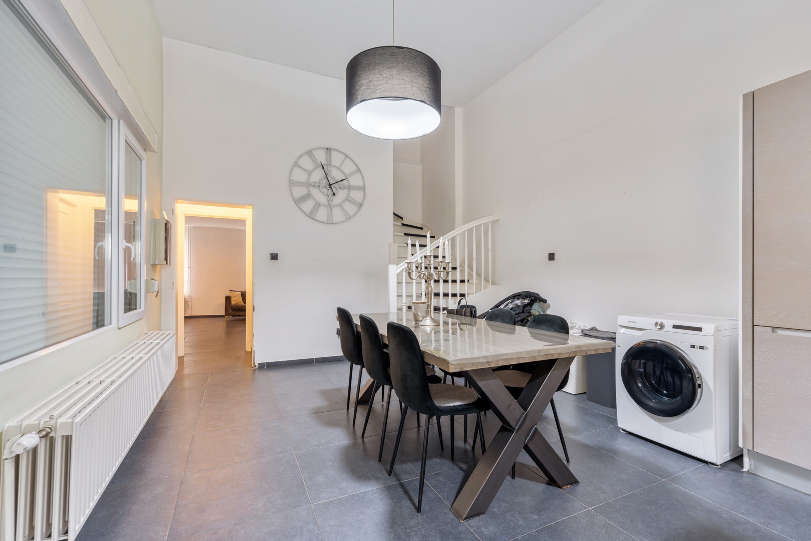 Instapklare halfopen bebouwing met 3 slaapkamers en ruime garage/werkplaats op centrale ligging - foto 4