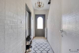 Op zoek naar een instapklare woning met karakter en ruimte? Dan is deze charmante woning op een perceel van 7a57ca misschien precies wat u zoekt...