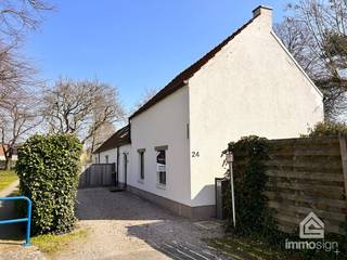 PLUSPUNTEN:+ perceeloppervlakte: 820 m²+ bewoonbare oppervlakte: 170 m² + 3 volwaardige slaapkamers+ authentieke woning met karakter+ op het einde...