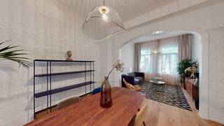 <p>Uitzonderlijk triplex-appartement ca. 138 m2 gelegen op wandelafstand van de Marnixplaats op het Zuid. <br /><br />Indeling: verdieping 0: leef- en woonruimte met open keuken voorzien van alle comfort. Aansluitend bergruimte met aansluiting voor wasmachine - en droogkast. Verder zeer ruim en zonnig terras. Nachthal met separaat toilet naar de eerste royale slaapkamer met ensuite badkamer voorzien van inloopdouche.<br />Verdieping 1: tweede royale slaapkamer met badkamer voorzien van ligbad en tweede toilet. <br />Verdieping 2: Derde slaapkamer, ideaal als bureau of ontspanningsruimte.<br /><br /><br />Het appartement is gelegen op toplocatie te Antwerpen Zuid, vlakbij de uitvalswegen en is tevens onderdeel van een kleinschalige project. Het volledige pand werd volledige vernieuwd de dato 2023 met behoud van authenthieke materialen en mooie parketvloeren. <br /><br />In de huurprijs is een kelderberging inbegrepen. <br /><br />De gemeenschappelijke kosten bedragen 80 euro per maand.<br /><br />Bijzonderheden; <br />- Wonen pal op het trendy Antwerpen Zuid<br />- Individuele verwarming op gas<br />- Zeer karaktervol door behoud van oude elementen</p>
<p><br /><br /></p>