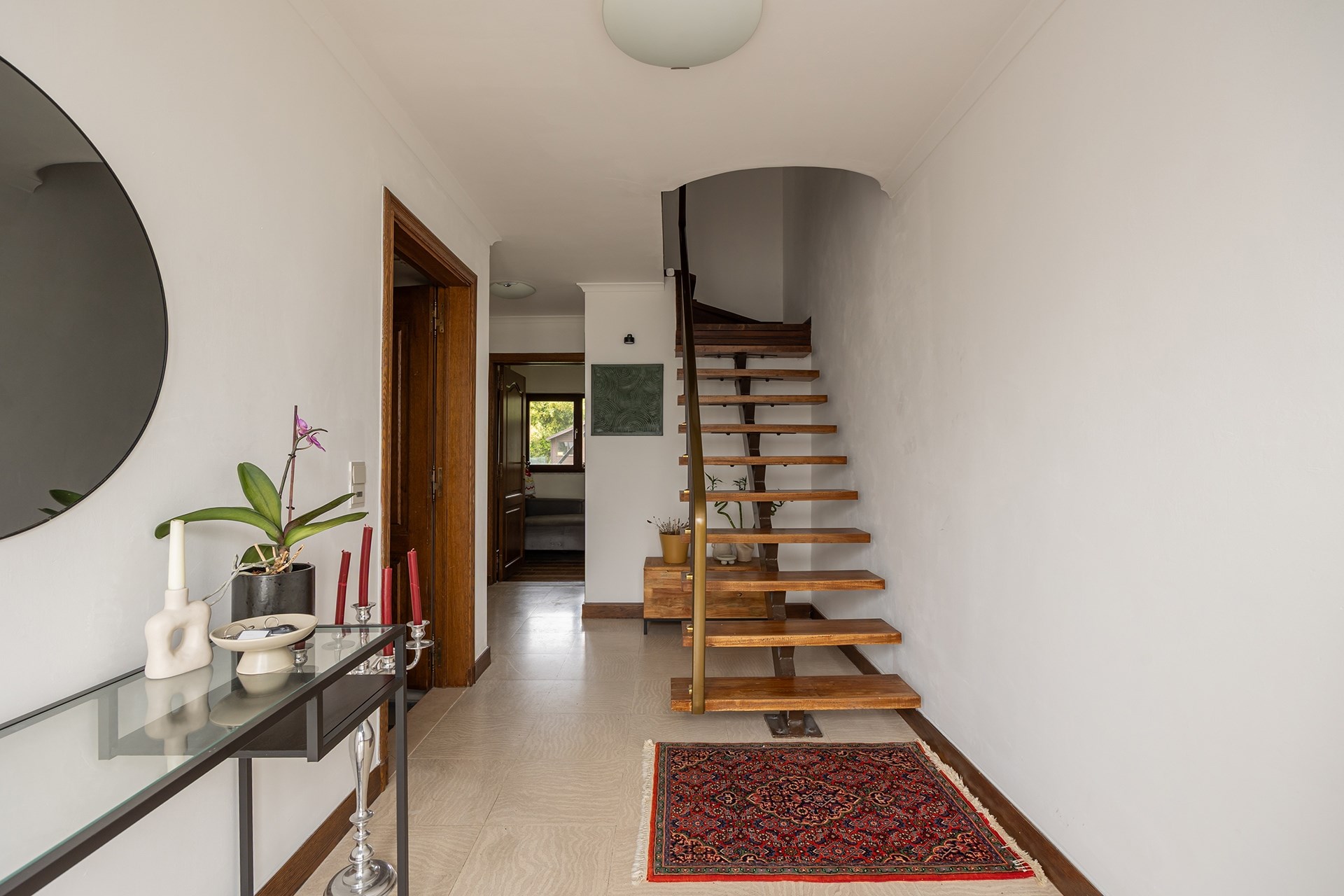 Ruime bel-etagewoning met 3 à 4 slaapkamers, garage en tuin - foto 2