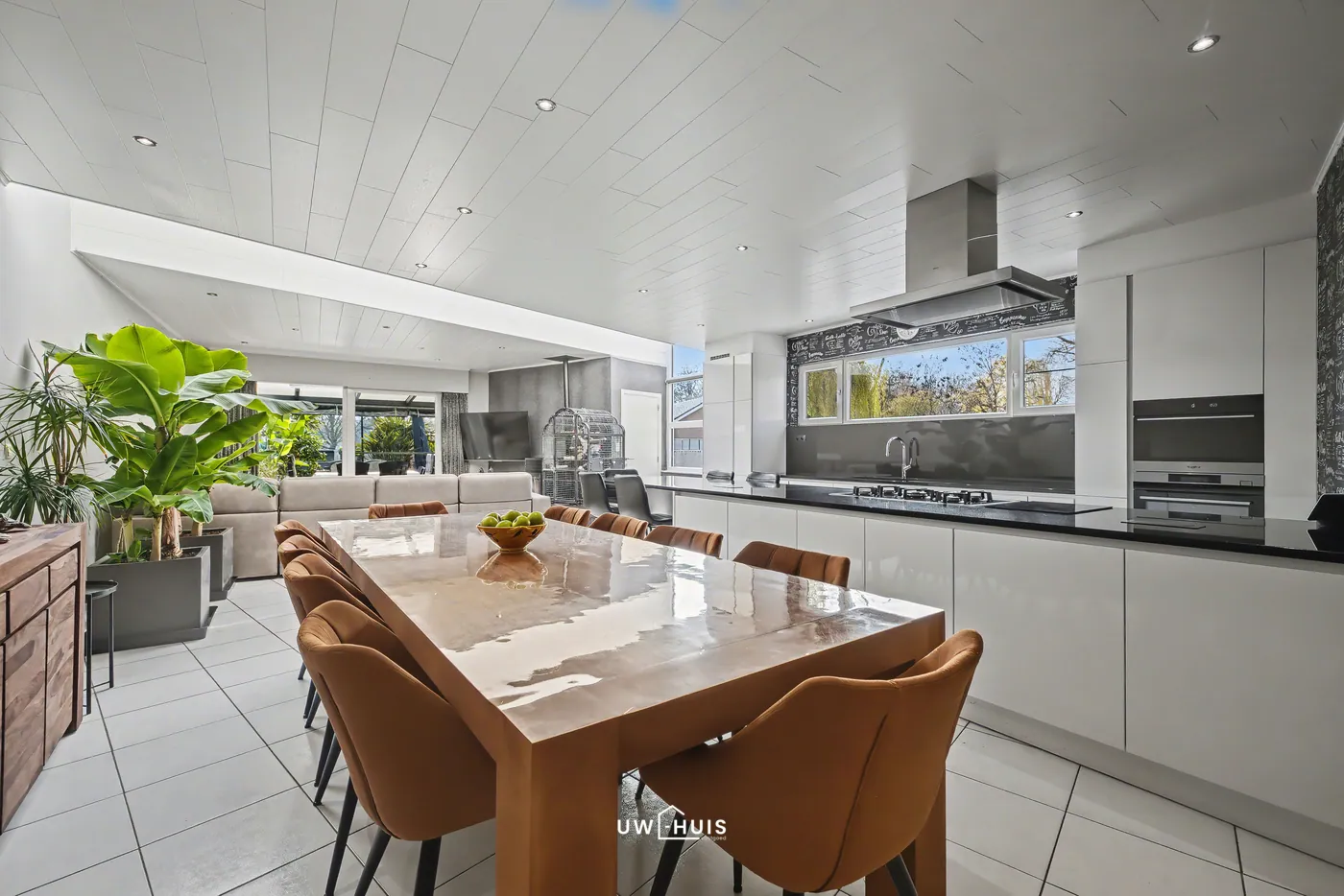 Ruime hernieuwbouw uit 2004 het centrum van Stekene met 4 slaapkamers, tuin en garage - foto 2