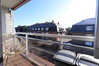 Welkom in Harelbeke! Vlakbij alle invalswegen treffen wij op het tweede verdiep dit recent gerenoveerd appartement. Langs de inkomhal vinden...