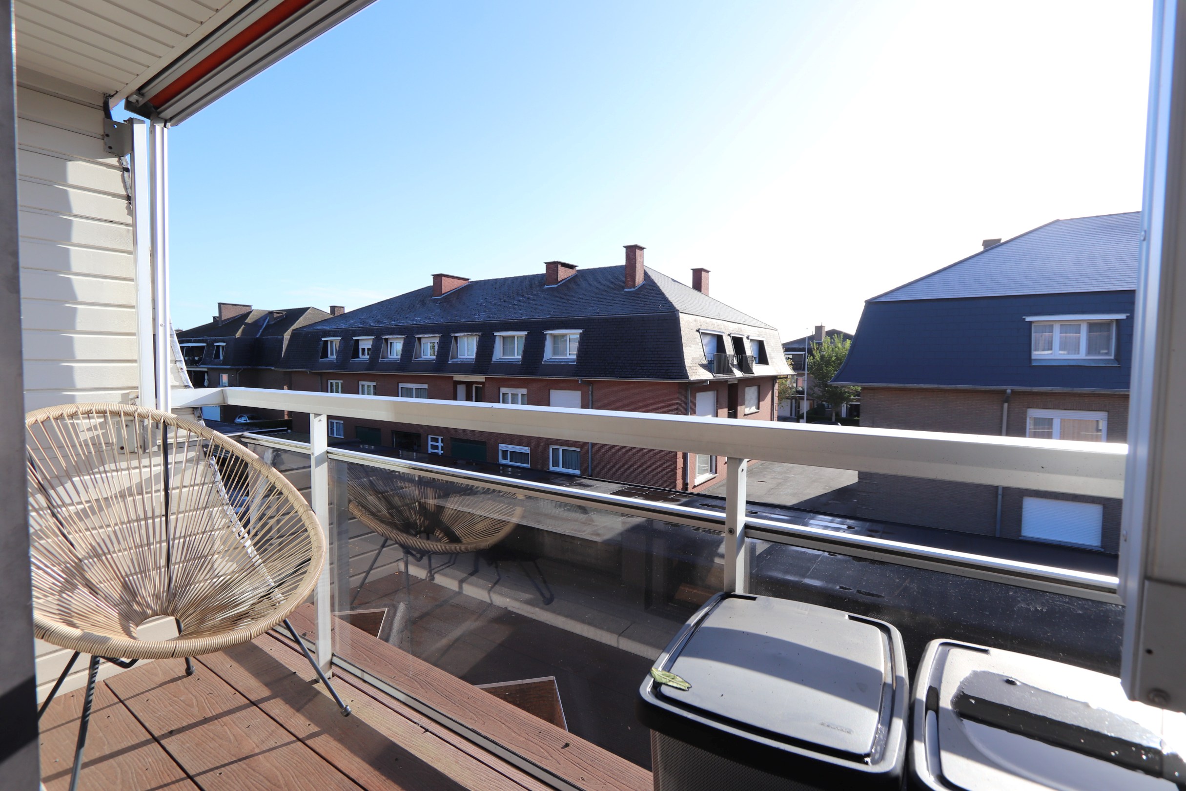 GERENOVEERD 2 SLAAPKAMER APPARTEMENT MET GARAGE - foto 2