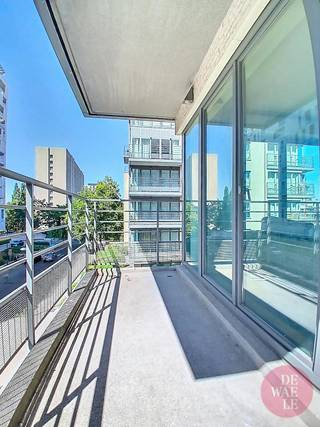 For rent on Genèvestraat in Evere:Modern furnished 2-bedroom apartment with spacious terrace.The apartment features a bright living area with...