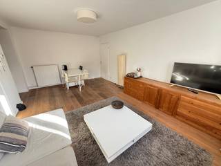 Appartement in het hartje van het stadscentrum op wandelafstand van Groenplaats, Scheldekaaien, gezellige restaurants, hoge scholen en universiteit.<br /><br />Indeling van het appartement:<br />Living: +/- 21 m² op parket.<br />Ingerichte keuken op parket met kasten, elektrisch kookfornuis, spoeltafel, frigo met vriesvak, dampkap.<br />Slaapkamer: +/- 12 op parket.<br />Badkamer: +/- 4 m², tegels, ligbad, lavabo en toilet.<br /><br />Algemene onkosten: +/- 90 per maand.<br />CV op gas. 