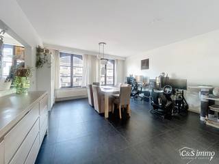 2 Slaapkamer appartement met terras (ca. 20m²) op de eerste verdieping in het centrum van St Job In't Goor. Lichtrijke woonkamer (ca. 44m²)...