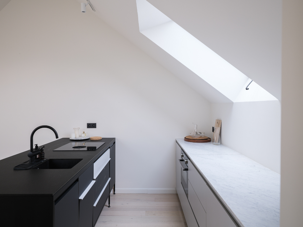 Duplexappartement met twee terrassen naar ontwerp van Marie-Josée Van Hee. - photo 5