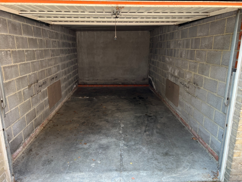 Stevige gebouwde afgesloten garagebox - nr 17 - te huur via EXPERT-IMMO - foto 3