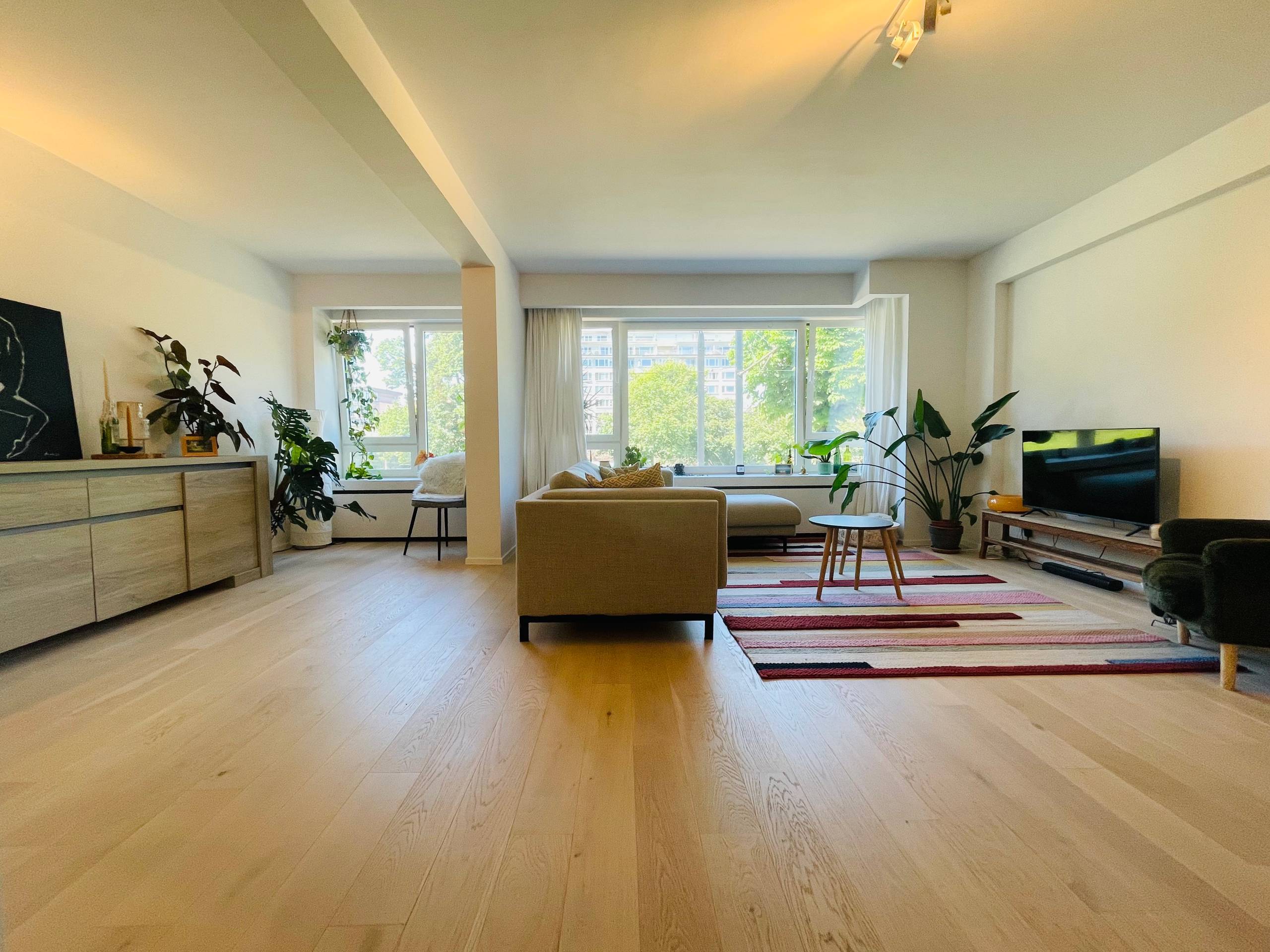 Stijlvol, ruim & lichtrijk appt met 2 slaapkamers aan Zuidpark - foto 1