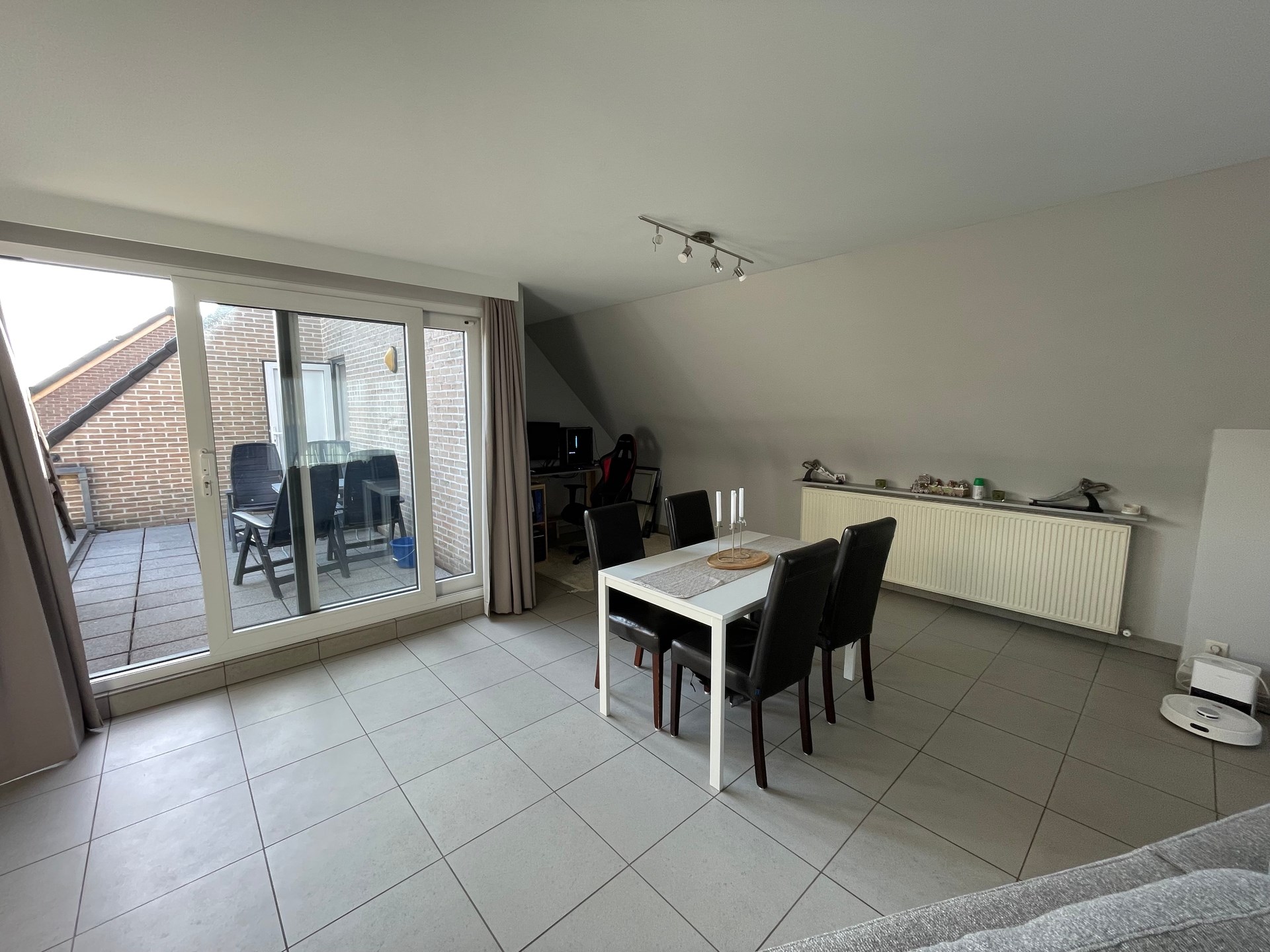 Appartement met groot terras gelegen op tweede verdieping van residentie “De Klaproos”. - foto 3