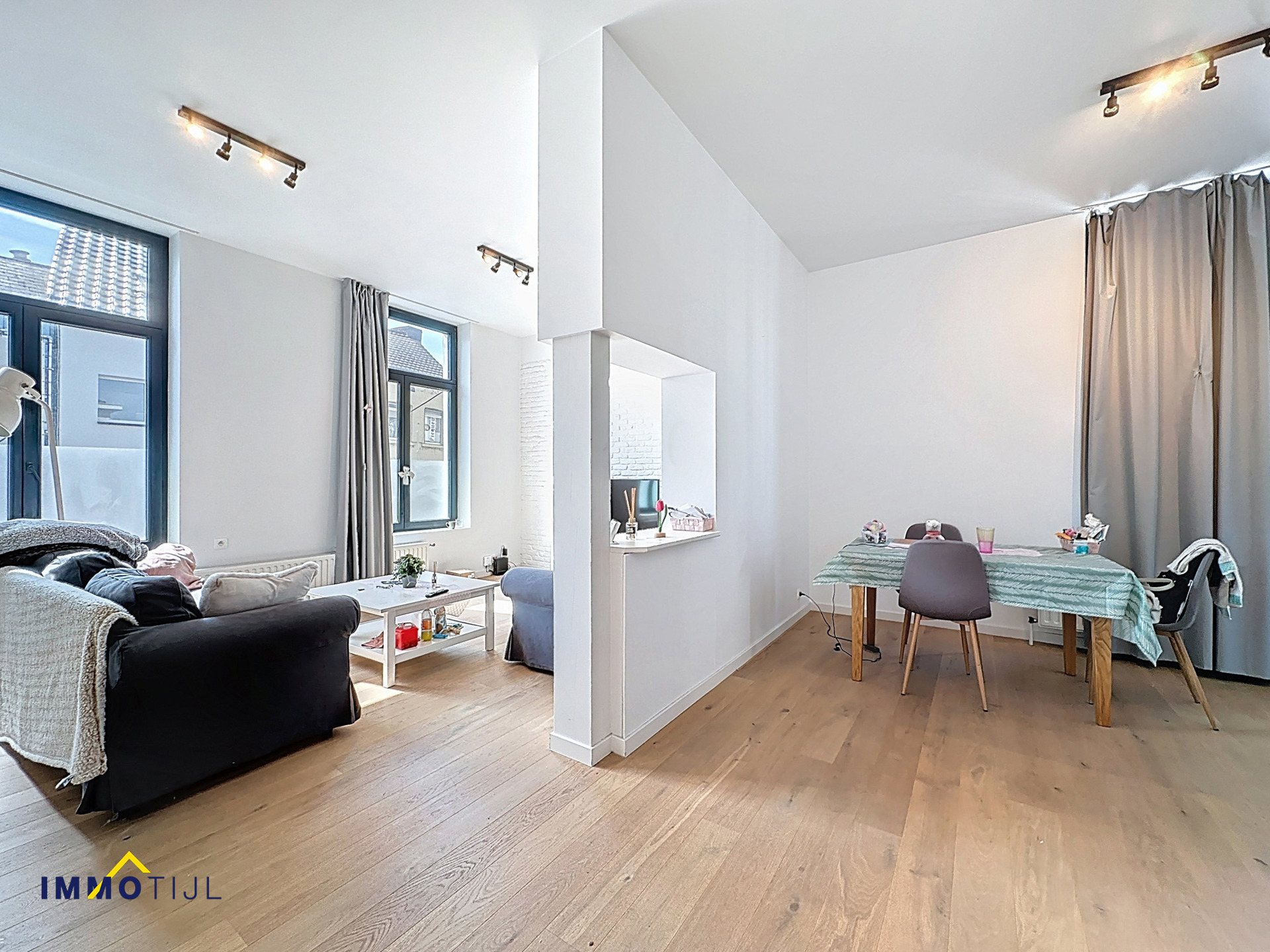 Recent vernieuwd triplex appartement met terras te centrum Aalst. - foto 4
