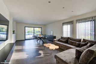 RUIM INSTAPKLAAR APPARTEMENT MET 3 SLAAPKAMERS, TERRAS EN AUTOSTAANPLAATS TE BEVERSTDit ruime appartement vinden we terug aan de Tipstraat 23 bus 0.1...