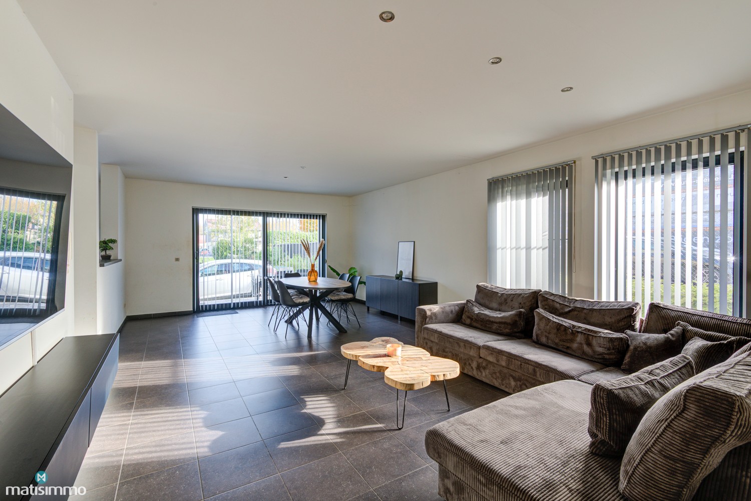 RUIM INSTAPKLAAR APPARTEMENT MET 3 SLAAPKAMERS, TERRAS EN AUTOSTAANPLAATS TE BEVERST - foto 3