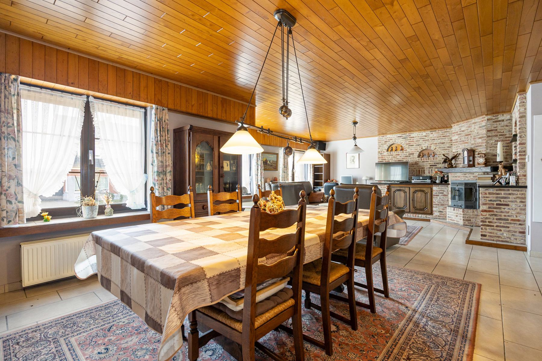 Gebouw bestaande uit 2 wooneenheden in een rustige straat in het centrum van Beerse op een perceel van ca 463 m². - foto 4