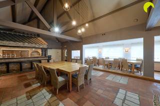<p><span>In landbouwgebied van de gemeente Emblem bieden wij u deze charmante hoeve (361m²) met landbouwgrond (5.000m²) aan. De woning werd gebouwd in 1941 en bevindt zich op een perceel dat Zuid gericht is. Dit pand is ideaal voor landbouwers die er hun landbouwactiviteiten willen uitoefenen. De hoeve kan niet uitgebaat worden als horeca. </span></p><p><span> </span></p><p><span>Indeling: </span></p><p><span>Via de inkomhal met aparte sanitaire voorziening en vestiaire betreedt u de ruime en lichtrijke hoeve. De karaktervolle hoeve werkt met een onderhoudsvriendelijke tegelvloer en beschikt over een tweedelige flexibele ruimte.</span></p><p><span>Vanuit het eerste gedeelte met toog heeft u directe toegang via een dubbele houten deur tot aan het tweede gedeelte. De prachtige open ruimtes bevatten grote raampartijen die de landelijke omgeving naar binnen begeleiden. De authentieke elementen zoals de balkenstructuur zorgen voor een aangenaam en rustgevend gevoel.</span></p><p><span> </span></p><p><span>Achter de toog bevindt zich een keuken met koelinstallatie en keukentoestellen.</span></p><p><span> </span></p><p><span>Graag som ik voor u nog even de troeven op van deze hoeve in Emblem: </span></p><ul><li><span>Zeer rustig gelegen in landbouwgebied</span></li><li><span>Alles gelijkvloers </span></li><li><span>Langs alle kanten omgeven door groen</span></li><li><span>Charmante architectuur</span></li></ul><p><span> </span></p><p><span>Nuttige informatie: </span></p><ul><li><span>EPC NR: label F</span></li><li><span>G-score: A en P-score: D</span></li></ul><p><span> </span></p><p><span>Voor een bezoek ter plaatse kan u ons contacteren op het nummer 03 449 42 41 of mail ons via <span>hallo@habicom.be</span></span></p><p><span>Benieuwd naar de waarde van jouw woning?  Check het gratis op <span>www.watismijnhuiswaard.be</span></span><span> </span></p><p><span> </span></p>