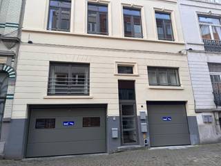  * Ruime staanplaats. * Afmeting: 5.00m x 2.50m * Centrale ligging * Actueel verhuurd, opzeg mogelijk indien gewenst...