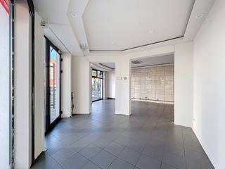 Dit handelspand is gelegen op de hoek van de Begijnhoflaan en de Brugsepoortstraat, een uiterst zichtbare locatie met veel passage. Dankzij...