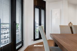 Op de prestigieuze Jan Van Rijswijcklaan bieden wij dit instapklaar penthouse aan in de bekende Résidence la France. Dit appartement combineert...